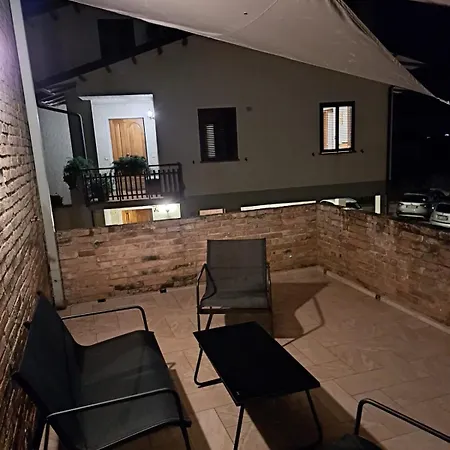 King Al Palazzetto Apartment